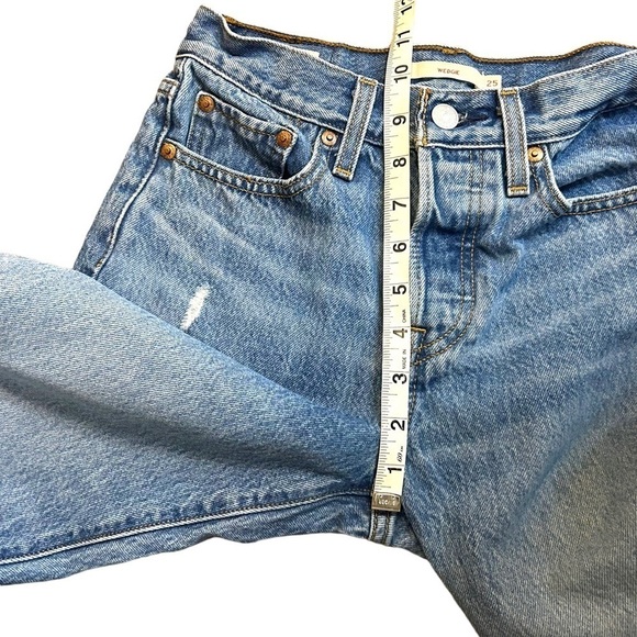 Levi's Wedgie Fit Women's Cut Off Ankle Jeans - Picture 15 of 15